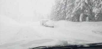 Nevasca fecha estradas no Oregon, nos Estados Unidos; país registra a pior onda de frio em mais de um século