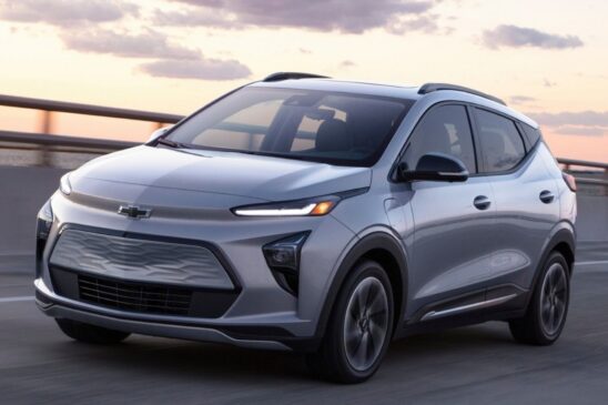 Bolt EUV, que faz parte da proposta da GM de popularizar carros verdes, chega no fim do ano por aqui