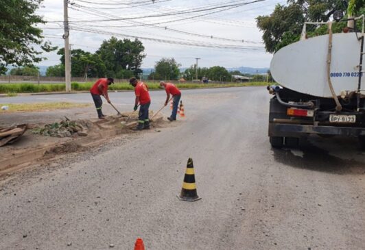 Serviços de manutenção nas vias da cidade de Tietê