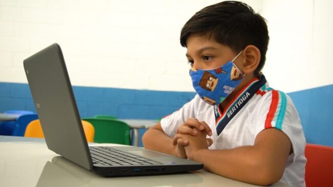 As cerca de 5.500 escolas estaduais receberam um comunicado que suspende desde o dia 13 os acessos pelo wifi ou internet conectada para aplicativos como Tik-Tok, Facebook, Twitter e Instagram