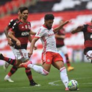 Lance de Flamengo x Inter pelo Brasileirão