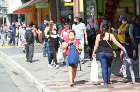 Semana registrou médias diárias de 330 óbitos pela Covid-19