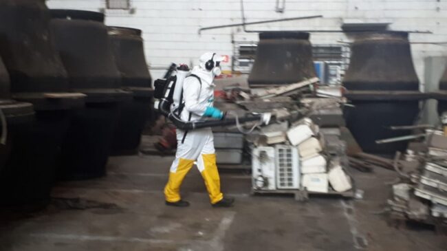 Realizada na última segunda-feira (22) e nesta terça-feira (23), a nebulização para combater o mosquito Aedes aegypti no Macuco, em Santos, resultou na aplicação de inseticida em 268 imóveis