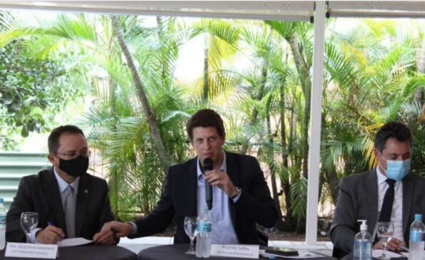 Salles em almoço da Frente Parlamentar Agropecuária quando já tinha sido diagnosticado com Covid