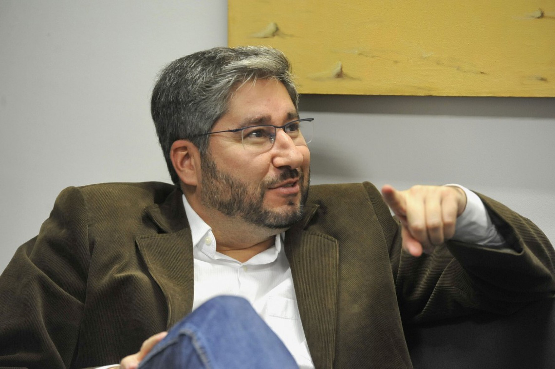 Fernando Cury responde por aparecer em um vídeo tocando nos seios da colega parlamentar