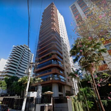 Entre os imóveis, vale destacar um apartamento de 110 m², com duas vagas de garagem, localizado no bairro Vila Clementino