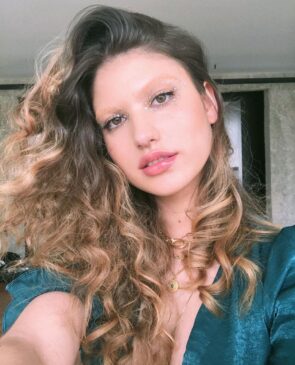 Giovanna Grigio far&aacute; parte do elenco do remake