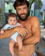 Kayky Brito com o sobrinho, Antônio Enrico