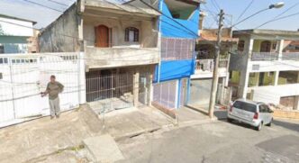 Um homem de 30 anos morreu ap&oacute;s ser agredido com golpes de fac&atilde;o ap&oacute;s uma briga em um bar, no bairro Recanto Phynea