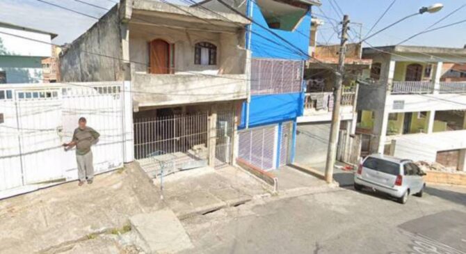 Um homem de 30 anos morreu ap&oacute;s ser agredido com golpes de fac&atilde;o ap&oacute;s uma briga em um bar, no bairro Recanto Phynea