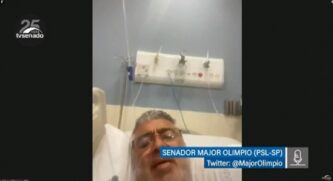 O senador Major Olimpio (PSL-SP) participou de sessão do Senado na quarta-feira (3) diretamente de um leito de hospital