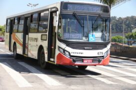 &Ocirc;nibus da cidade de Tabo&atilde;o da Serra