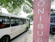 &Ocirc;nibus Embu das Artes