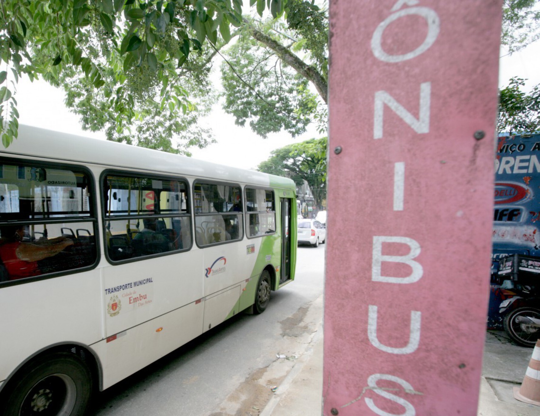 &Ocirc;nibus Embu das Artes