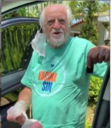 O ator Ary Fontoura recebe a segunda dose da vacina contra a Covid-19