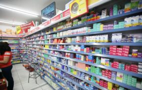 O Senado aprovou projeto de lei (PL) que suspende o aumento de preço de medicamentos em 2021; projeto agora segue para a Câmara