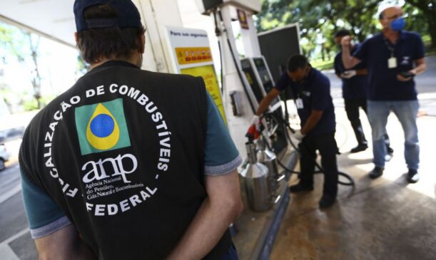ANP autua postos de gasolina durante primeiro dia de força-tarefa; ação esteve em 45 postos revendedores de combustíveis