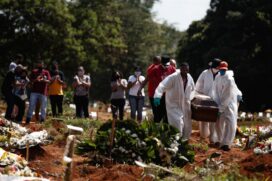 Movimenta&ccedil;&atilde;o em cemit&eacute;rio de S&atilde;o Paulo