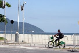 Praia de Santos, no litoral paulista, tem cinco pontos impróprios para banho
