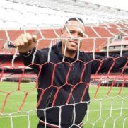 O ex-jogador Luis Fabiano foi acusado pela esposa de estar esperando um filho de uma amante