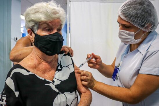 Entre as pessoas com idade de 65 a 69 anos, a cobertura já é de 42,46% e crescerá até agosto