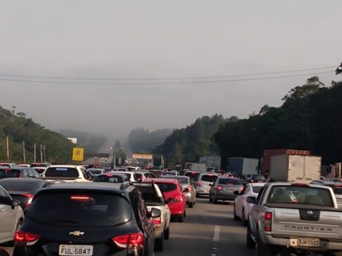 Imagem de arquivo; turistas em direção ao litoral do Estado (arquivo).
