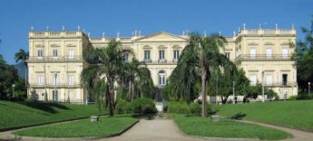 O governo Jair Bolsonaro atua para transformar o Museu Nacional - cujo prédio e parte do acervo foram parcialmente destruídos por um incêndio em setembro de 2018 - num centro turístico dedicado à família imperial.