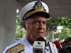 Edson Lean Pujol (Exército), Ilques Barbosa (Marinha, foto) e Antônio Carlos Bermudez renunciaram