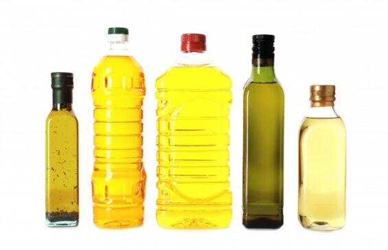 Garrafas com diferentes óleos