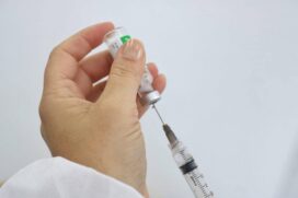 Anvisa diz que n&atilde;o h&aacute; estudos conclusivos sobre terceira dose