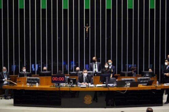 Proposta restabelece regras de antes da PEC da Bengala, de 2015, que elevou a aposentadoria compulsória dos ministros