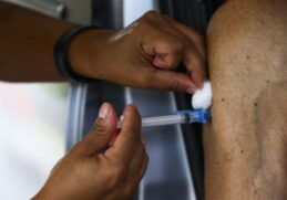 Vacina&ccedil;&atilde;o contra a Covid-19