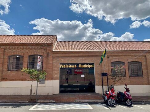 A reorganização pretende extingue 72 cargos comissionados existentes na Prefeitura de Porto Feliz