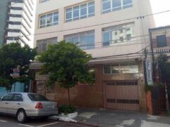 Além do prédio, a plataforma possui outros imóveis desocupados em destaque