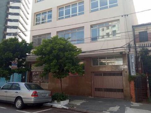 Além do prédio, a plataforma possui outros imóveis desocupados em destaque