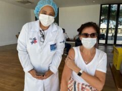 A atriz Lilia Cabral recebeu a primeira dose da vacina contra Covid-19