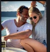 O ator Henri Castelli com a namorada, a modelo Sabrina Caminsk