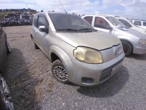 Ao todo, estão disponíveis para disputa 15 lotes de carros, motos e sucatas, sendo seis veículos com direito à documentação