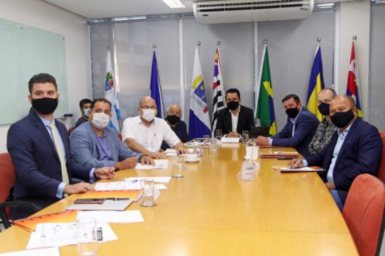 Prefeitos da região do ABC Paulista durante reunião para debater a flexibilização da quarentena