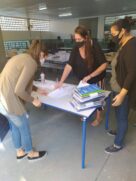 A Prefeitura de Porto Feliz iniciou na última semana a distribuição dos kits de material escolar