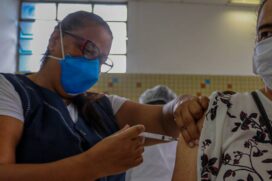 Vacinação de professores será destinada agora à faixa etária de 18 a 46 anos