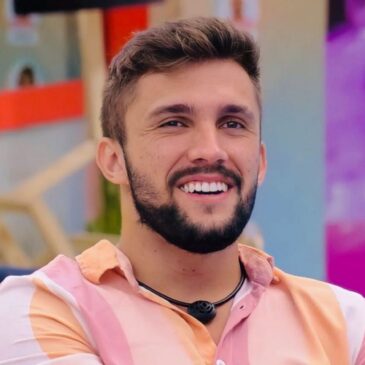 "Não paguei porque estava no BBB" Arthur, ex-BBB 21, ao reclamar por ter tido o cartão de crédito cancelado por falta de pagamento.