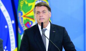 Apesar de derrota do voto impresso na C&acirc;mara, o presidente Jair Bolsonaro seguiu questionando, nesta quarta-feira (11), a seguran&ccedil;a das elei&ccedil;&otilde;es brasileiras