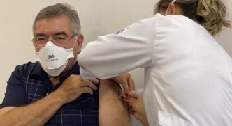 Secretário Henrique Naufel foi exonerado por furar a fila de vacinação
