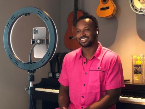 Thiaguinho vai celebrar 10 anos do projeto cantando em 22 cidades brasileiras e quatro no exterior ao longo de 2025