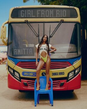 Anitta compartilhou em seu Instagram capa de novo hit