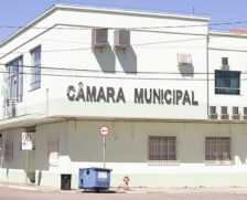 As sessões extraordinárias são realizadas mediante a convocação do prefeito, da Mesa Diretora, pelo presidente, ou por requerimento da maioria absoluta de seus membros
