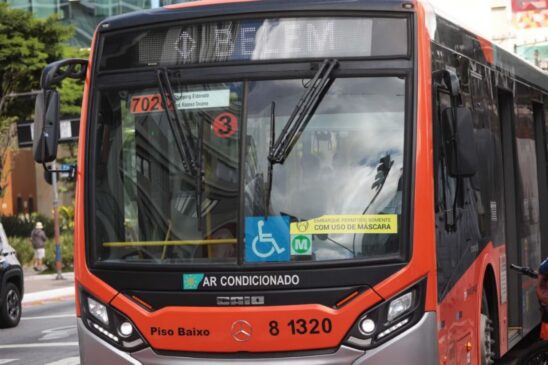 Ônibus circula em São Paulo
