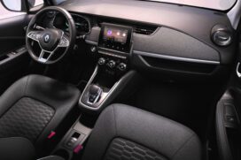 O cockpit e o painel de instrumentos foram redesenhados