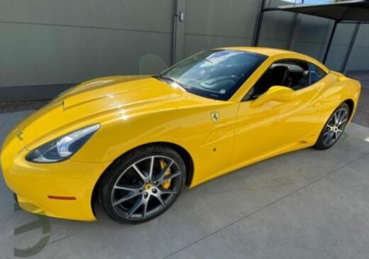 Uma Ferrari Califórnia modelo 2010 pode ser arrematada a partir de R$ 659,3 mil